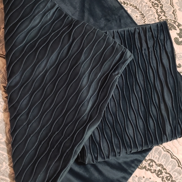 Cushion covers TEAL, VELVET zippered. Set of 2 - Picture 3 of 5